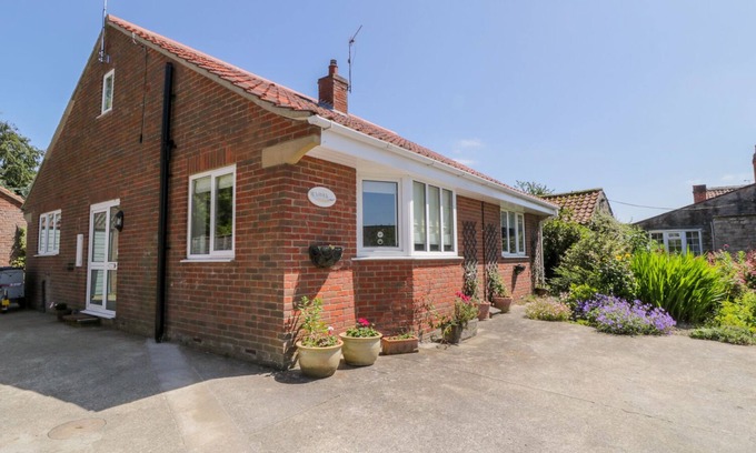 Sinnington Cottage | RUNSWICK, pet friendly, with a garden in Pickering