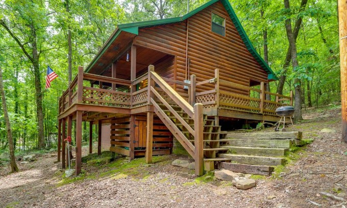 Heber Springs Apartment | Rural Arkansas Vacation Rental with Wraparound Porch