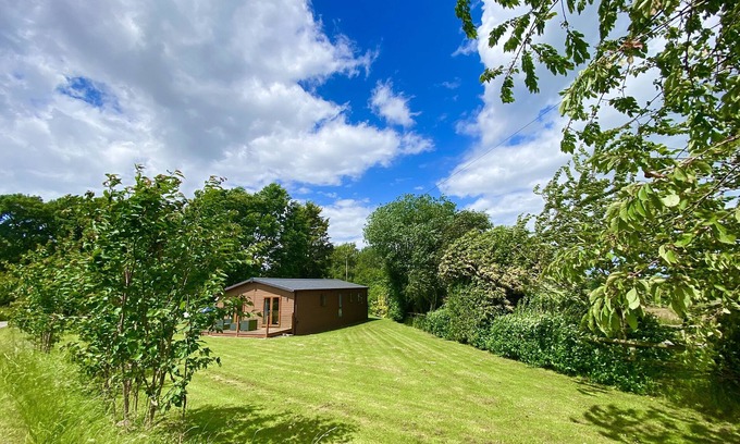 Northwich Cabin | Rural Cheshire Luxury Lodge w/hot tub on a