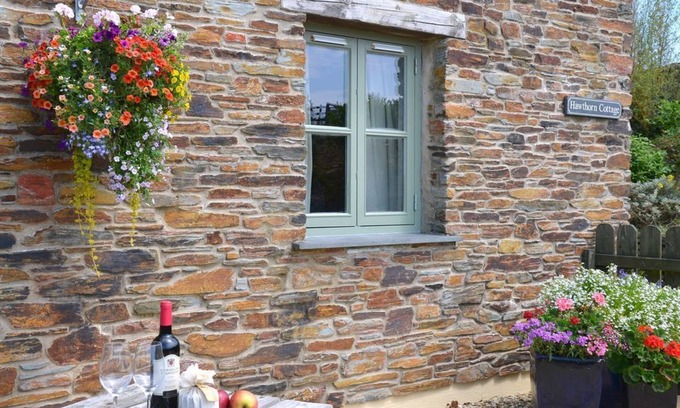 Grampound Cottage | Rural Complex 7 Lux Cottages, Hawthorn Cottage, with Beautiful south views