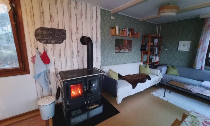 Niedergoersdorf House | Rural garden house with fireplace and natural panorama