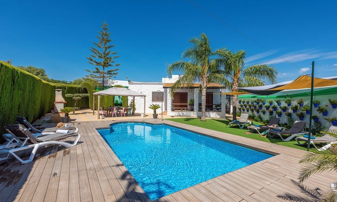 La Lantejuela House | Rural Holiday Home "Casita de la Cantera" with Pool & Wi-Fi
