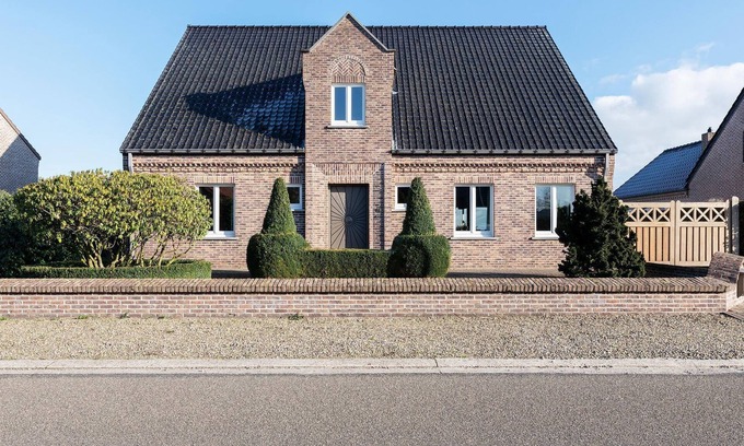 Bocholt House | Rural holiday home in Bocholt with hot tub