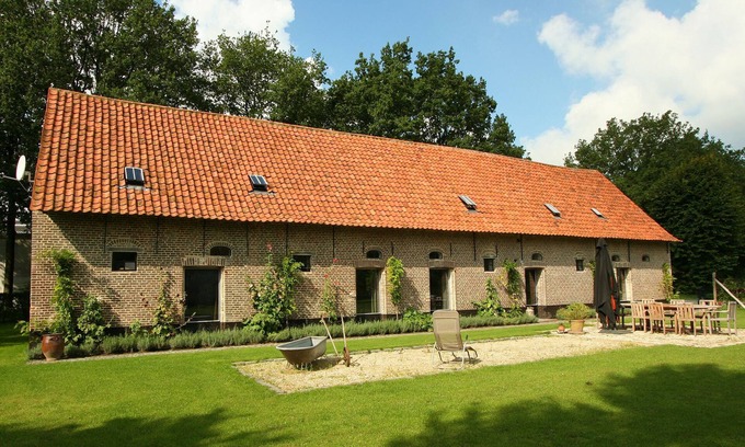 Beernem House | Rural holiday home in former stables
