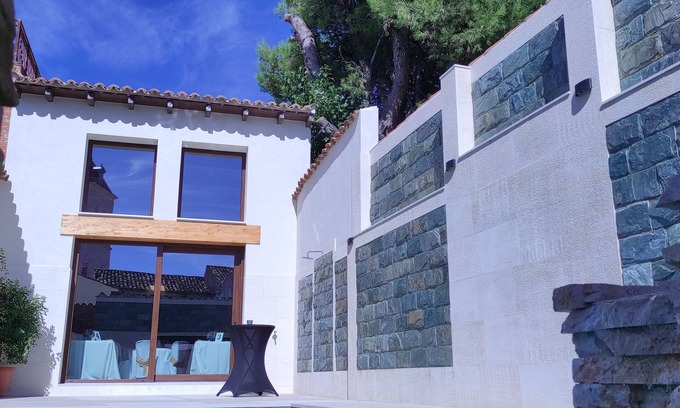 Colmenar de Oreja Cottage | Rural house with swimming pool-jacuzzi "La Encomienda de Oreja".