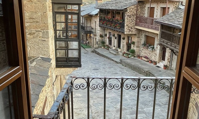 Puebla de Sanabria Cottage | Rural house in the heart of the town of Puebla de Sanabria