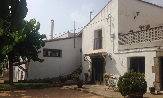 Tordera Cottage | Rural house on the way to the beach