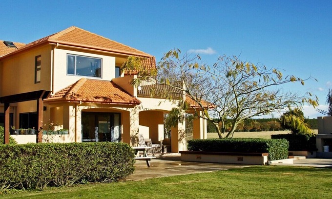 Darfield Bed & Breakfast | Rural luxury - 5 bedroom getaway