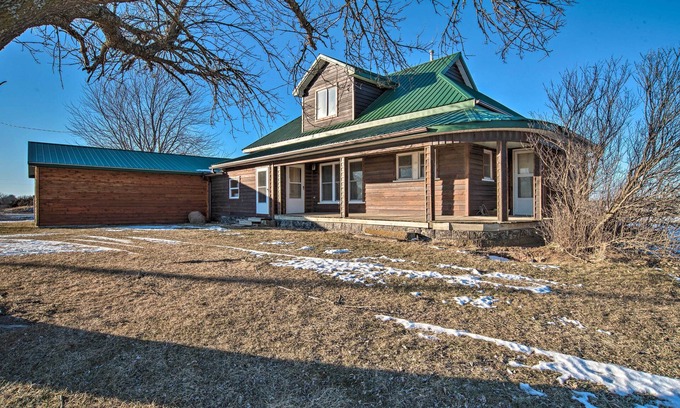 Putnam County Cabin | Rural Powersville Retreat w/Lake Access & Porch!