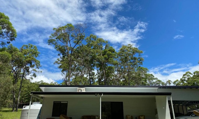 Landsborough House | Rural Self Contained 3 bedroom Cottage on acreage,