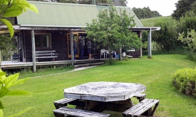 Collingwood Cottage | Ruru Cottage - cosy native forest hideaway