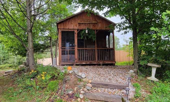 Edwards Cabin | Rus-tic: appropriate to the country, River Rat Cabin