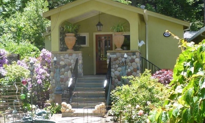 Guerneville House | Russian River Gem in the Wine Country Close to Ocean and Spas.