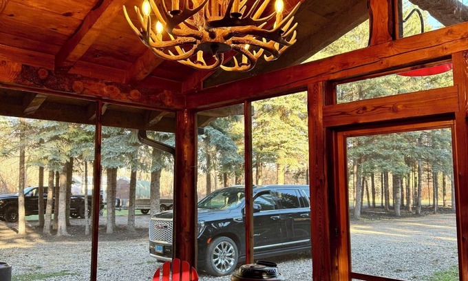 Pembina County House | Rustic 5 Bedroom Gorge River Resort