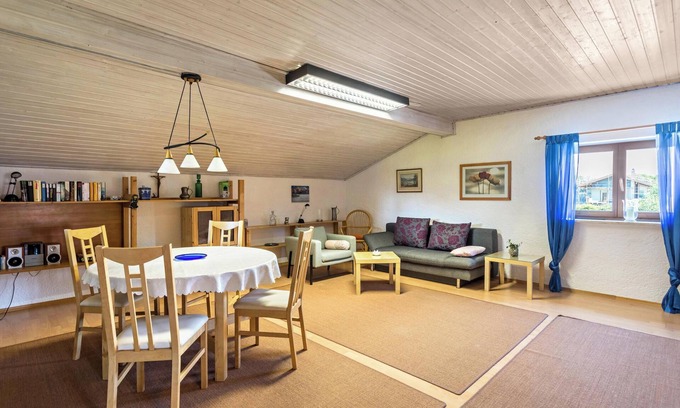 Gmund am Tegernsee Apartment | Rustic Apartment "Heinrich" with Terrace & Wi-Fi