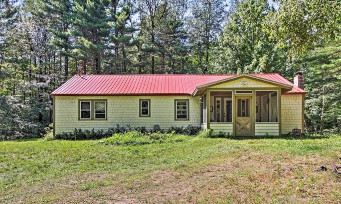 Bradford Cottage | Rustic Bradford Cottage - 14 Miles to Sunapee Mtn!