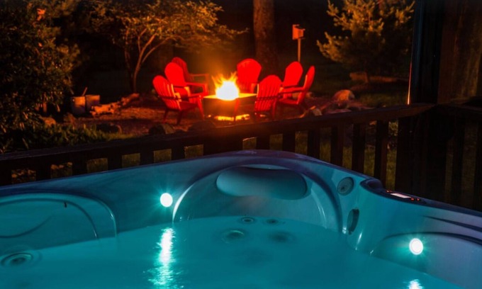 Bellville Cabin | Rustic cabin with hot tub, fire pit and close to area attractions!