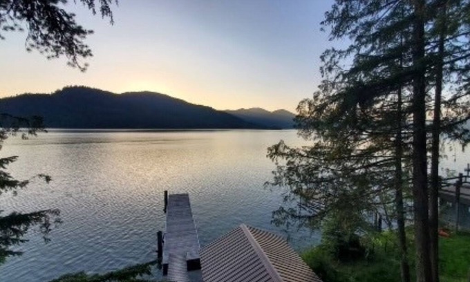 Coolin Cabin | Rustic cabin with stunning sunset views of Priest Lake