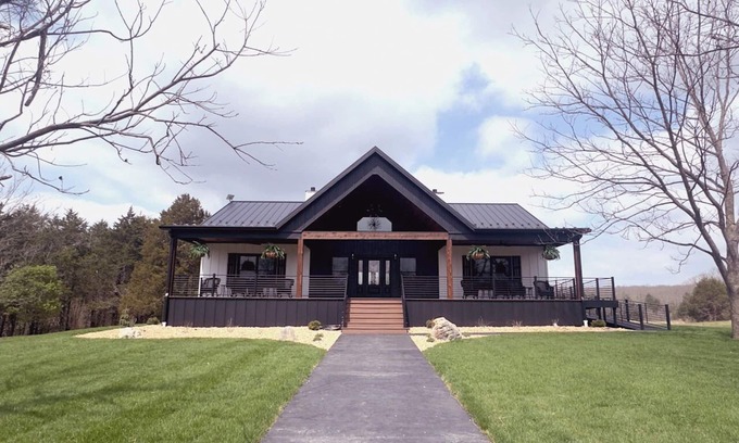St. James Other | Rustic charm meets modern comfort on 154 acres of Missouri countryside.