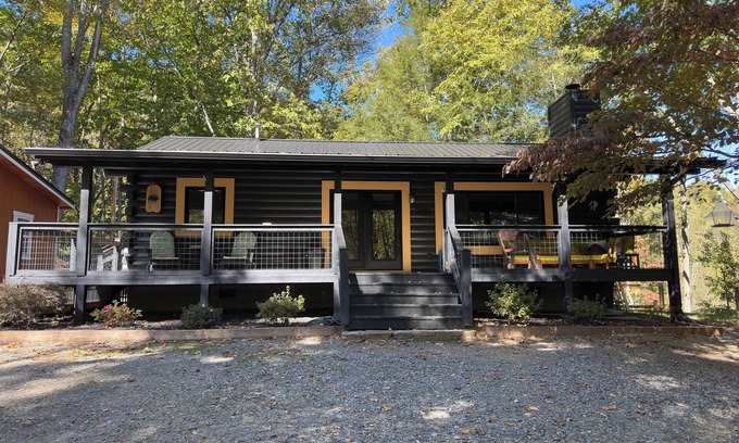Hemphill Heights Cabin | Rustic Charm Meets Modern Comfort – Cozy Mountain Cabin Retreat at Calm Creek!