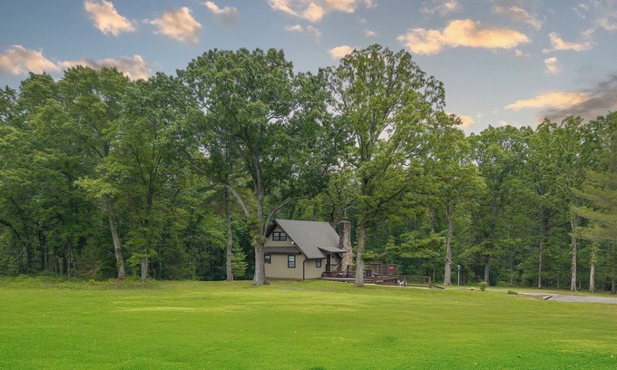 Mountain View Cabin | Rustic charm with modern amenities, ensuring a comfortable and memorable stay.