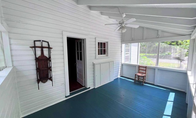 Bryans Road Ski Chalet | Rustic Colonial Chalet w/AC, only 40 minutes from Washington, D.C. - 2 bedrooms