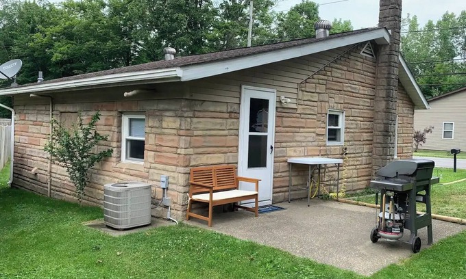 Girard House | Rustic cottage by the mighty Elk!