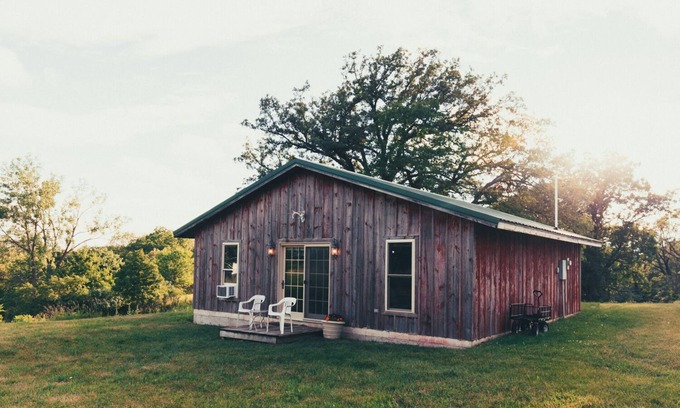 Coon Rapids Cabin | Rustic cottage in river valley with access to hiking and mountain biking trails