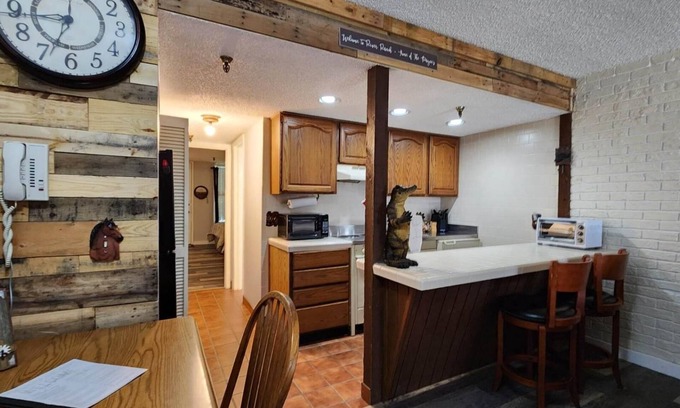 River Ranch Condo | Rustic Country Living at River Ranch Sleeps 6! 102