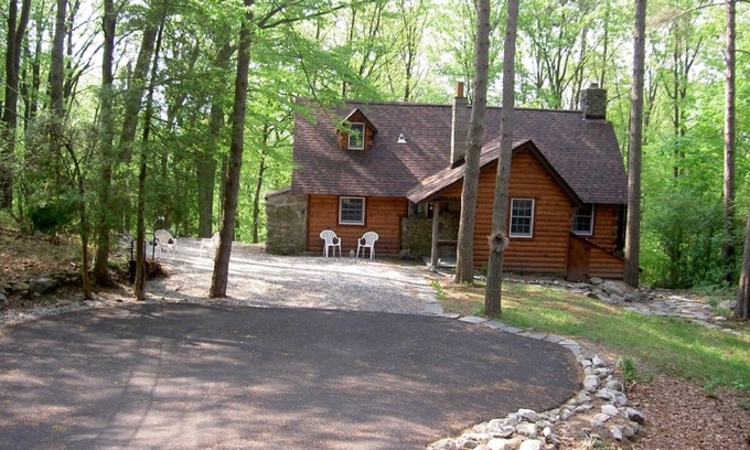 Frankford Cabin | Rustic country log cabin at Culver Lake.​
