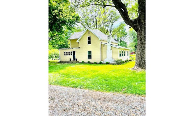 Mount Comfort House | Rustic Farmhouse with Spacious Wooded Lot
