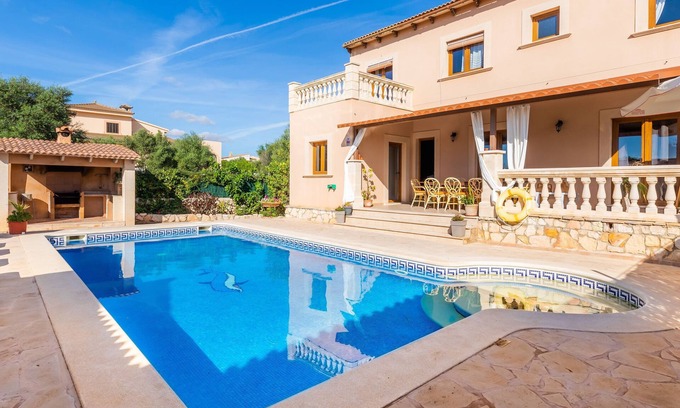 Portocolom House | Rustic Holiday Home "Los Tres Soles" with Pool, Terraces & Wi-Fi