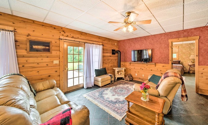 Keosauqua Apartment | Rustic Keosauqua Gem: Fire Pit & Lake Sugema Views