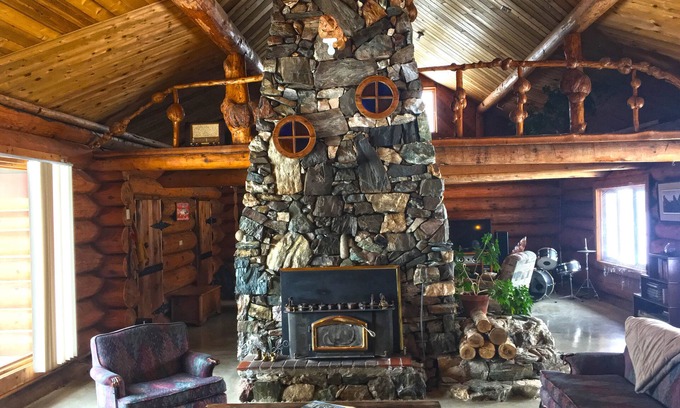 Pemberton House | Rustic Log Home - Great for Outdoor Groups