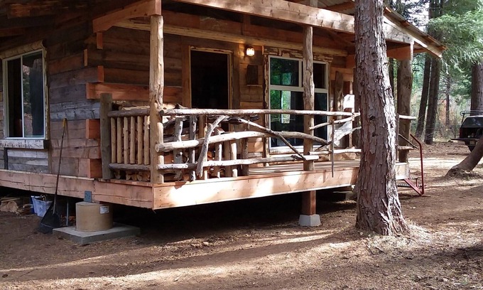 Nevada City Cottage | Rustic mountain retreat - escape to a hand-built cabin in the woods