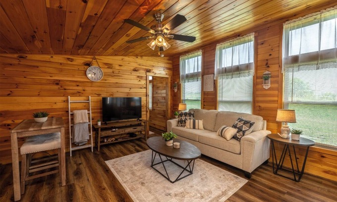 Mount Sterling Cabin | Rustic Mt. Sterling Cabin 2 Near Downtown Pets OK