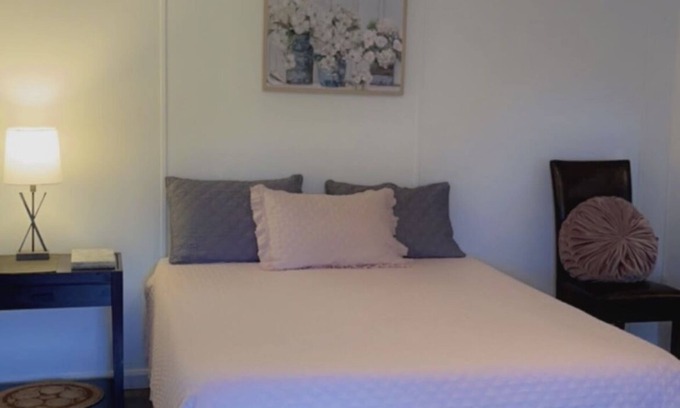 Youngstown House | Rustic private studio apartment out in the peaceful countryside