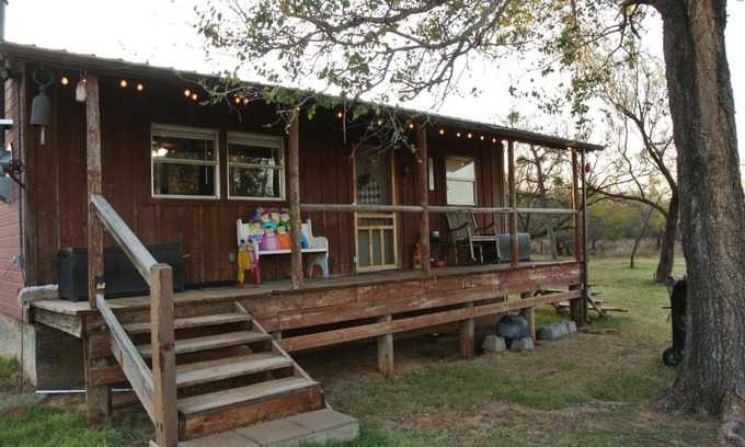Vernon House | Rustic Red River Retreat