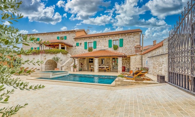 Selina Villa | Rustic villa Kata with outdoor pool in Sv. Lovrec