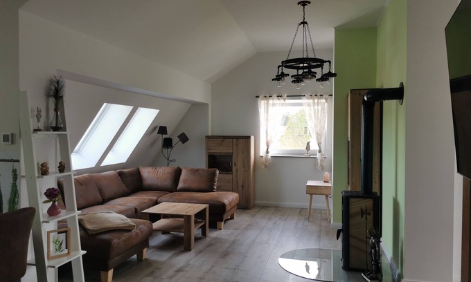 Senzig Apartment | Rustikale Dachgeschosswohnung in See und Waldnähe