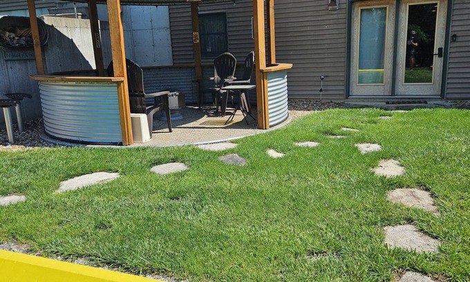 Hamilton Apartment | Rusty Acres- first floor apartment located between Hamilton & Nauvoo, Illinois