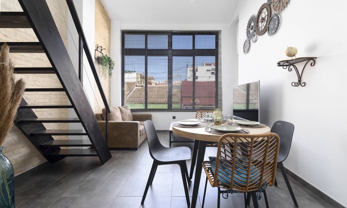 En Corts Apartment | Ruzafa Essential. WiFi + Air Conditioning + 4 Pax