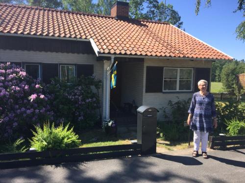 Hastveda House | Rymligt boende i en fantastisk villa! Bo helt PRIVAT som enda gäster och boende! Nära NATUREN, lokala bekvämligheter och lätt att resa till med bil, buss eller tåg! Varifrån ni kan utforska södra Sveriges skatter, eller bara koppla av!