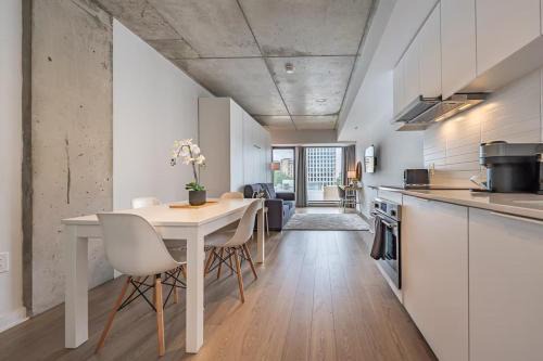 Downtown Montreal Apartment | Séjour d'été avec piscine, barbecue, salle de sport et terrasse