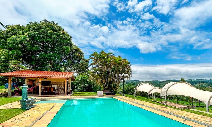 Sao Joao Novo House | Sítio das Rochas com churrasqueira em São Roque/SP