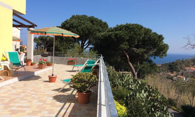 Sant' Andrea Apartment | S. Andrea Yellow House Terrace