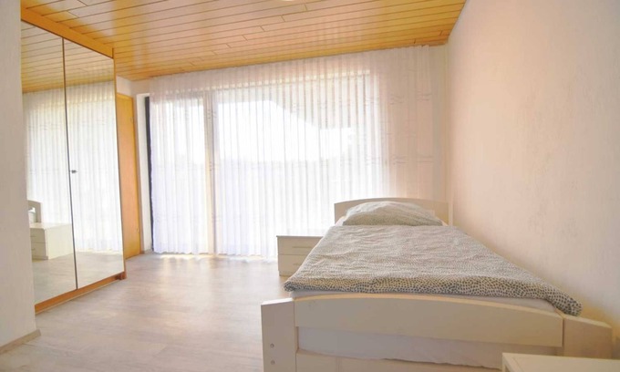 Sankt Augustin Apartment | Sa06 - Geräumige Ferienwohnung mit Balkon und Terrasse, 115 qm, 4 Zimmer, Max. 8 Personen