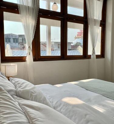 Pom Prap Sattru Phai House | Sabay Home