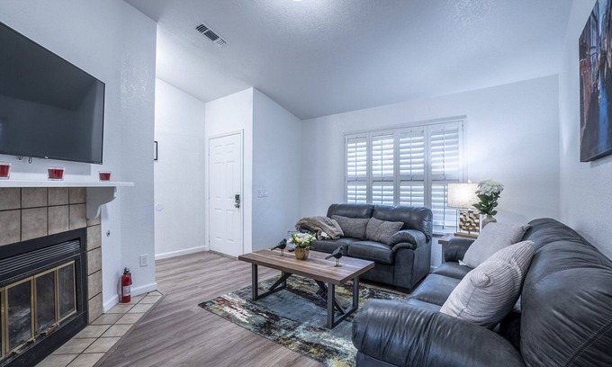 Southwestern Sacramento House | ☀️SACTO SUNNY HOUSE ☀️