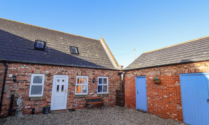 Louth Cottage | SADDLE RACK COTTAGE, romantic, country holiday cottage in Fulstow